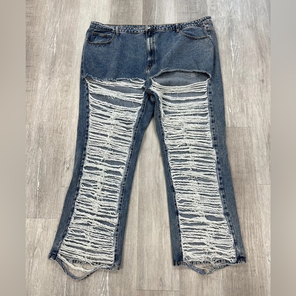 PrettyLittleThing Distressed Jeans - New - Size 26 - Picture 2 of 4